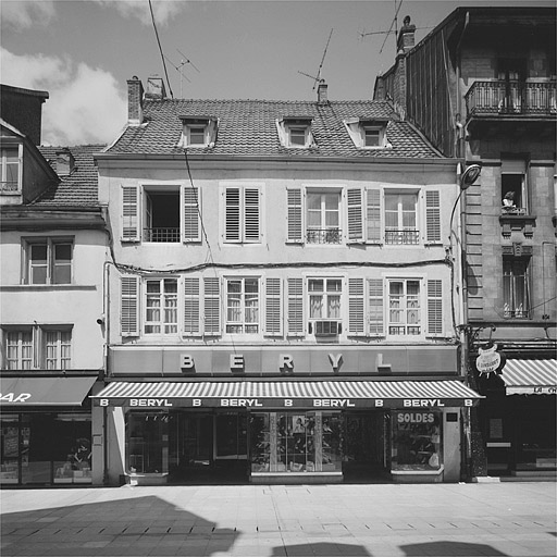 Façade sur la rue Cuvier.