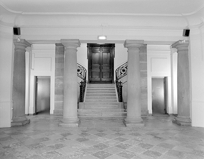 Vestibule.