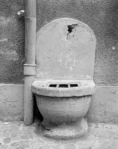 Fontaine de la cour.