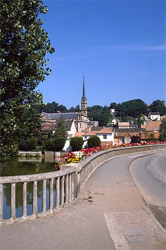 Quartier de la Neuve Ville vu du pont Armand-Bermont.