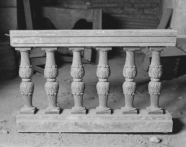 Fragment de l'ancienne balustrade du choeur liturgique.