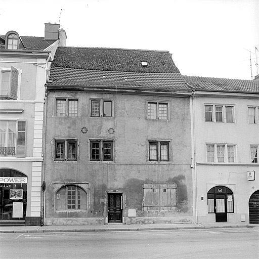 Façade sur rue.