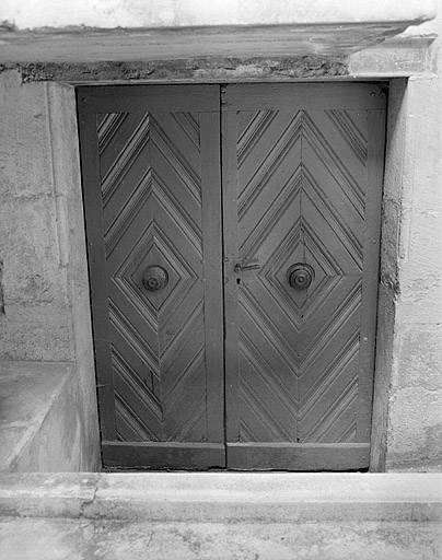 Porte de la cave du corps de bâtiment sur cour.