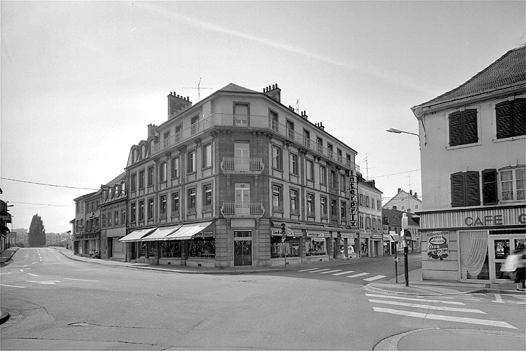 Immeuble construit à son emplacement.