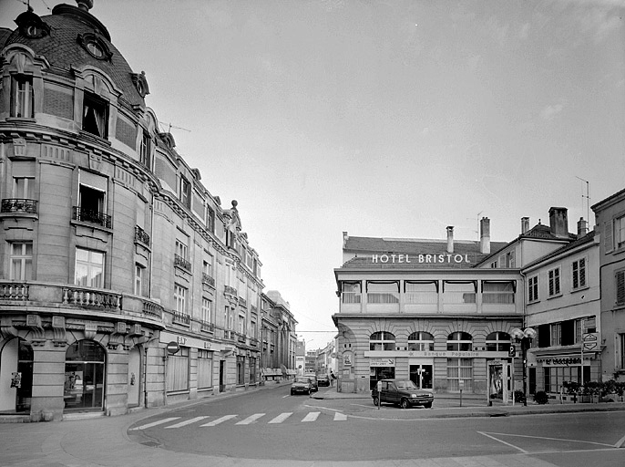 Place Albert-Thomas, côté nord.