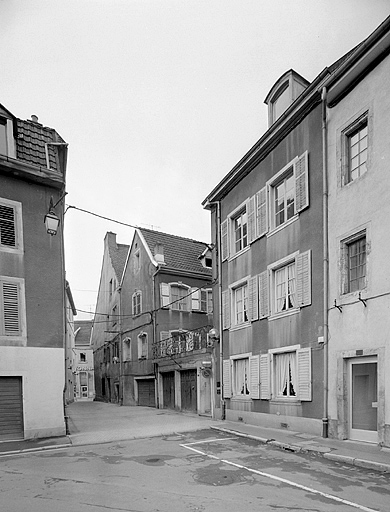 Vue d'ensemble prise de la place Saint-Martin.