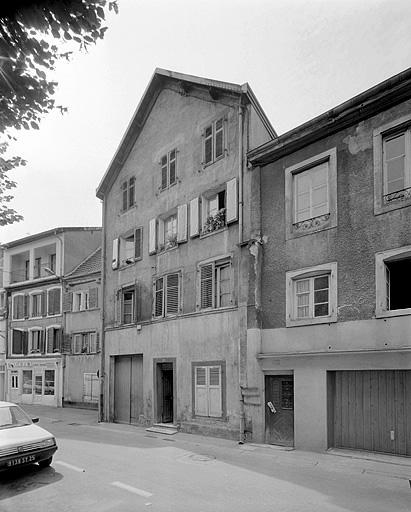 Façade sur rue.