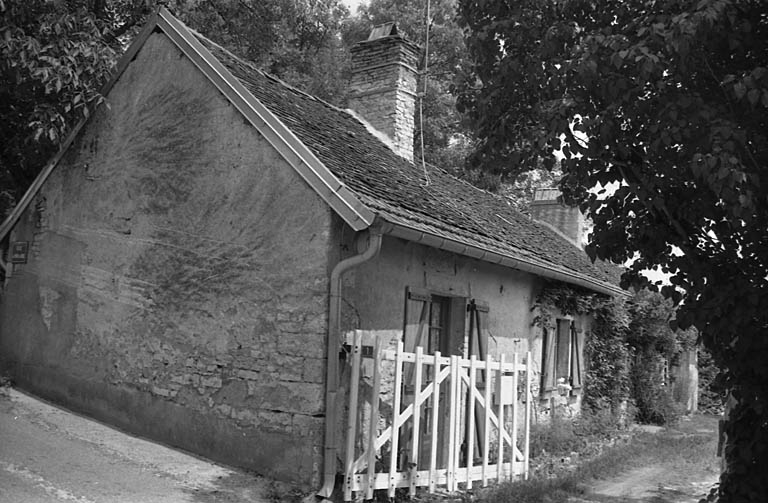 Logement ouvrier vu de trois quarts gauche en 1987.