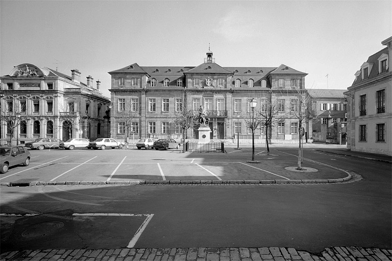 Vue d'ensemble de la place Saint-Martin.