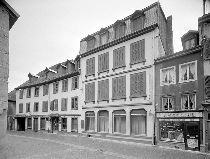 Façades sur rue.