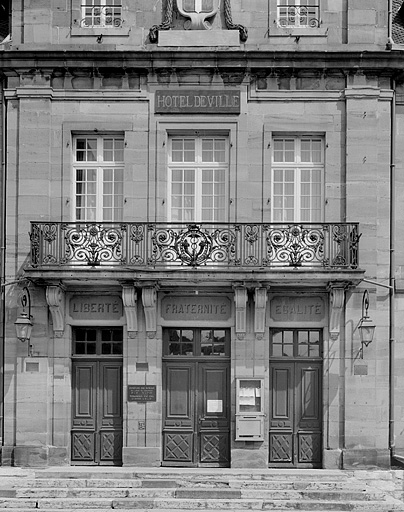 Façade principale, avant-corps central.