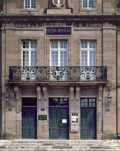 Façade principale, avant-corps central.