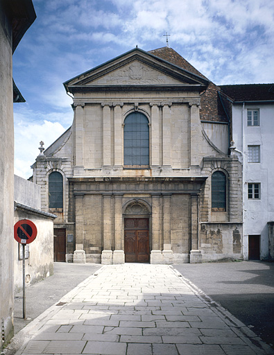 Façade antérieure de l'église.