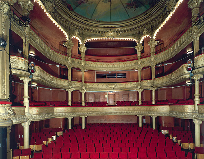 Vue d'ensemble de la salle de spectacle.