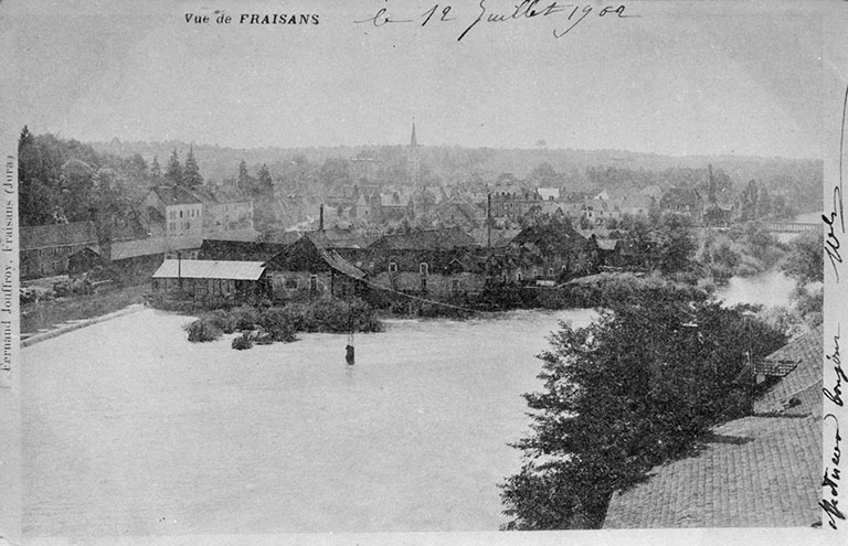 Vue de Fraisans : la Vieille Forge vue de la Forge Neuve.