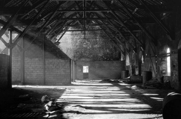 Atelier de fabrication : intérieur de la halle de coulée (e1).