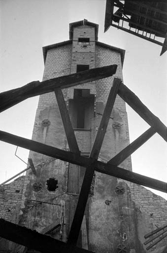 Monte-charge du haut-fourneau au coke (F), vu depuis la halle centrale.