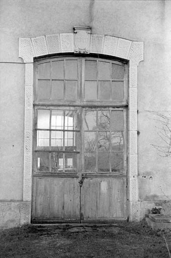 Porte d'entrée de la centrale hydroélectrique.