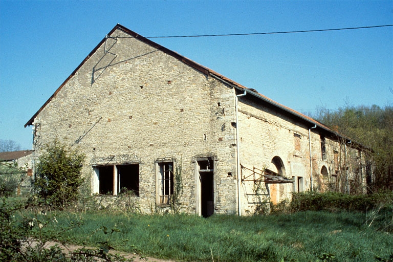 Forge Neuve. La chaînerie : façades postérieure et latérale droite.
