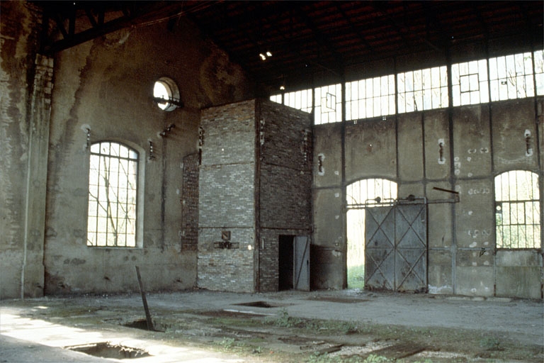 Forge Neuve. Centrale électrique : intérieur de la salle des machines (J).