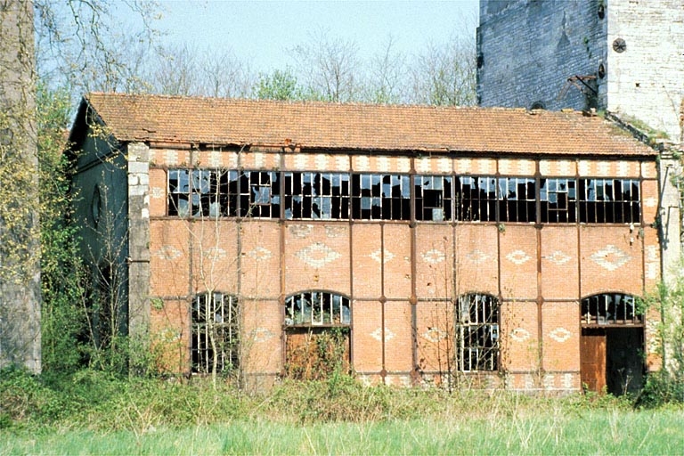 Forge Neuve. Centrale électrique : façade antérieure de la salle des machines (J).