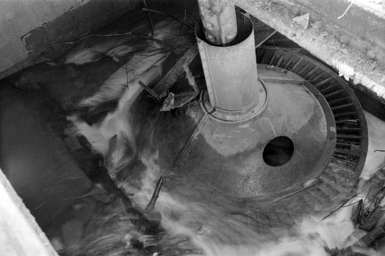 Forge Neuve. Bâtiment d'eau (L) : partie supérieure de la turbine.