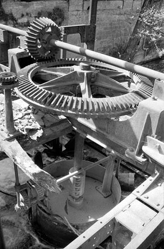 Vieille Forge. Bâtiment d'eau dit le Sénat : détail d'une turbine et de ses engrenages.