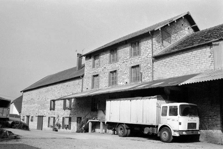 Minoterie (G, H) et logement patronal (I).
