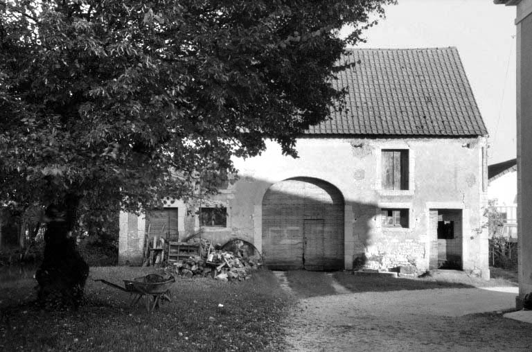 Façade antérieure de l'ancien battoir (D).