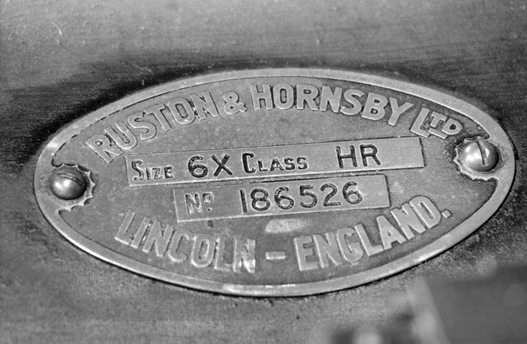 Moteur Ruston et Hornsby : plaque de constructeur.