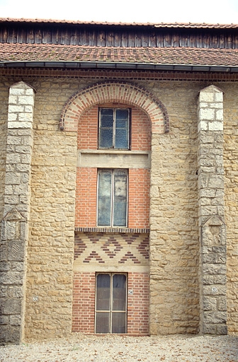 Atelier (A) : détail d'une travée étroite.