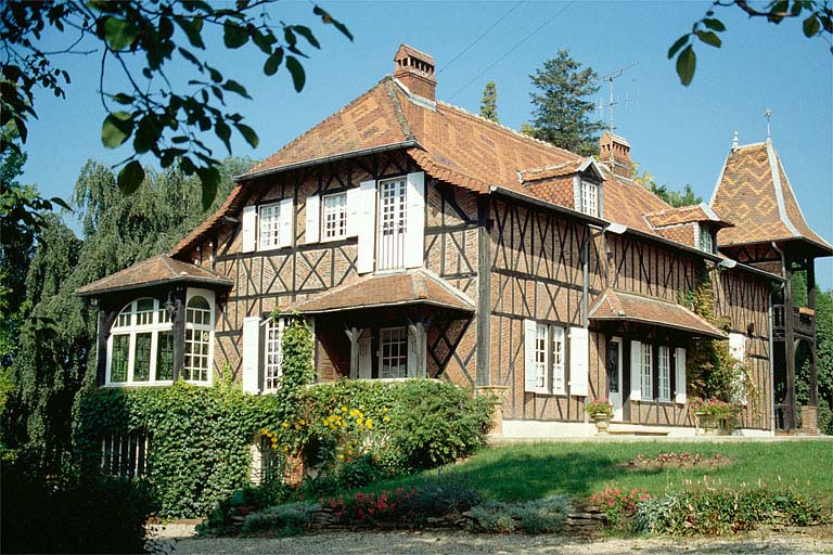 Logement patronal (O), vu de trois quarts gauche.