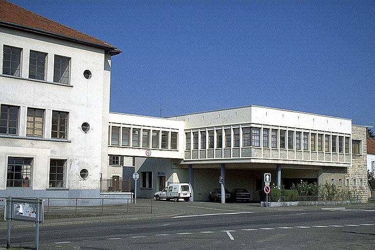 Usine 1 : le bureau (A) vu de trois quarts gauche.