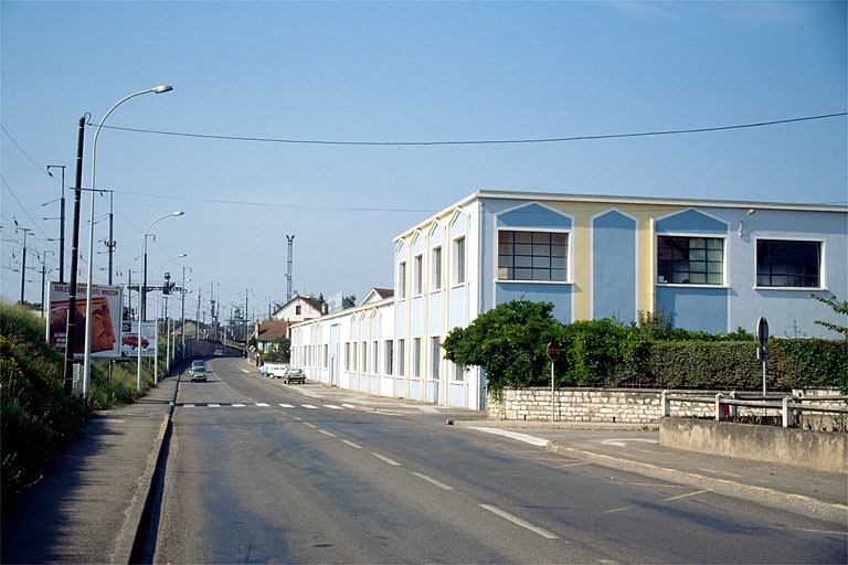 Usine 2, vue de trois quarts droit.