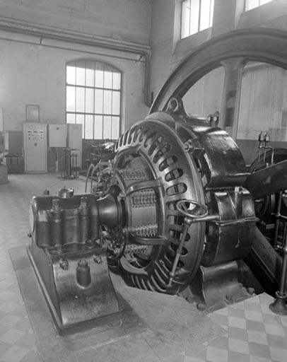 Salle des machines (10) : dynamo Schneider et Cie.