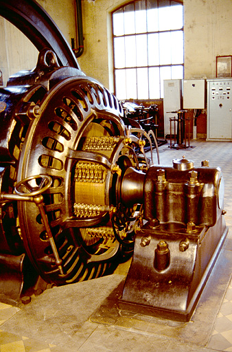 Salle des machines (10) : dynamo Schneider et Cie.