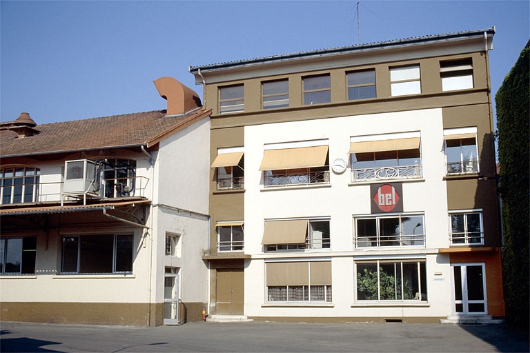 Façade antérieure des bureaux.