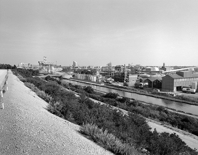 Division Alcalis vue depuis le haut des bassins de décantation.