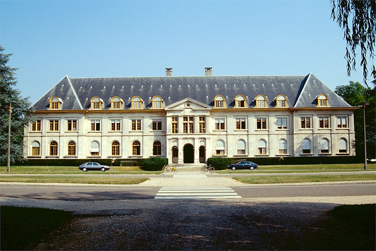 Façade antérieure des Grands Bureaux (15).