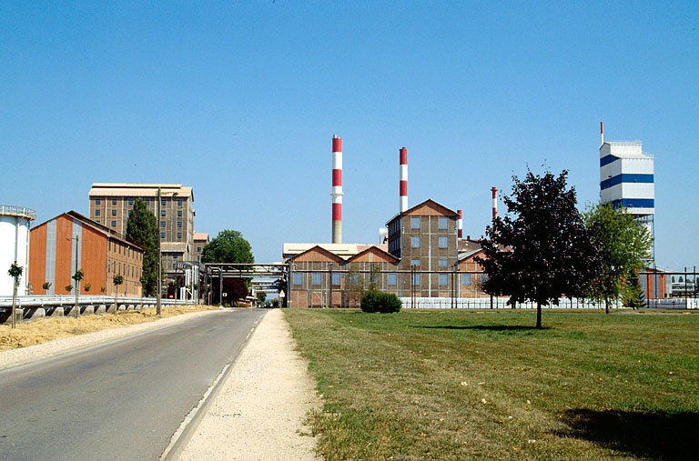 Soudière (10) et ancien atelier du chlorure de calcium (à l'extrémité de la caustification 20), vus de l'ouest.