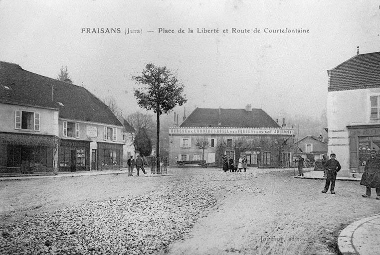 Fraisans (Jura) - Place de la Liberté et Route de Courtefontaine.