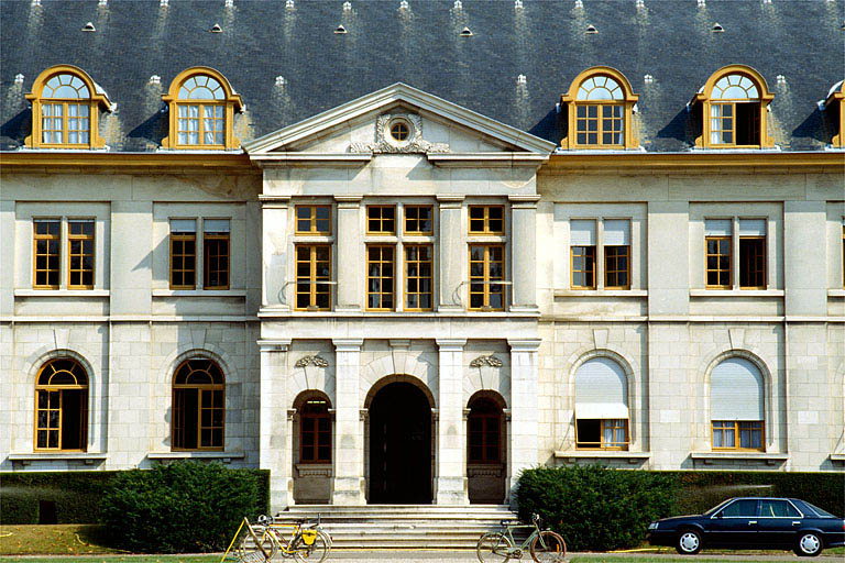 Avant-corps central des Grands Bureaux.