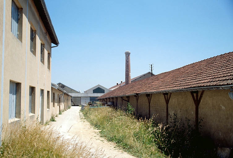 Passage entre deux bâtiments.