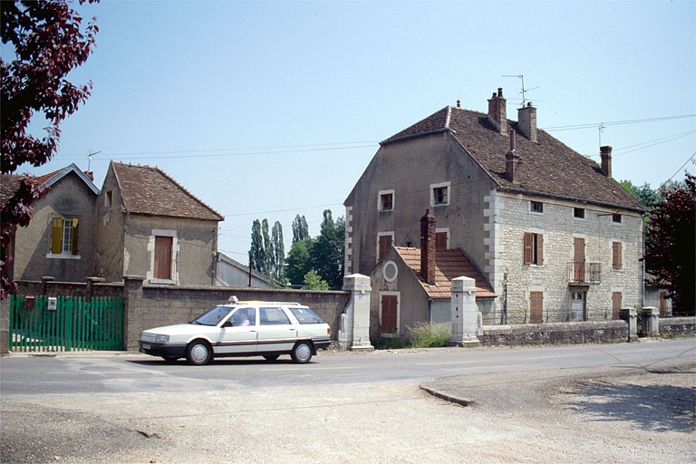 Ancien logement patronal (9), vu de trois quarts gauche.