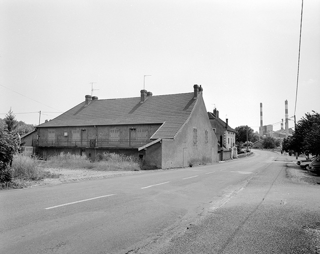 Logements d'ouvriers (7), vus de trois quarts droit.