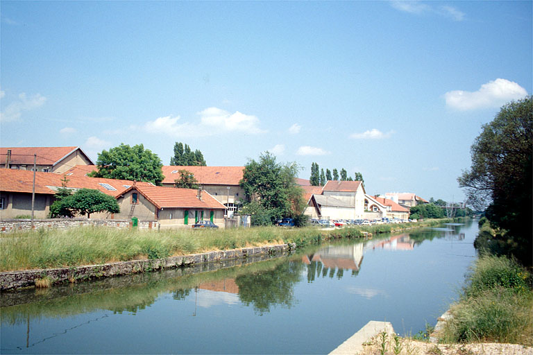 Vue d'ensemble de l'usine, depuis l'ouest.