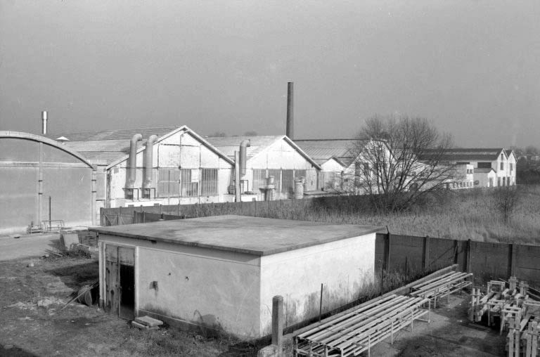 Murs pignons sud de l'atelier de fabrication (9), depuis l'ouest.