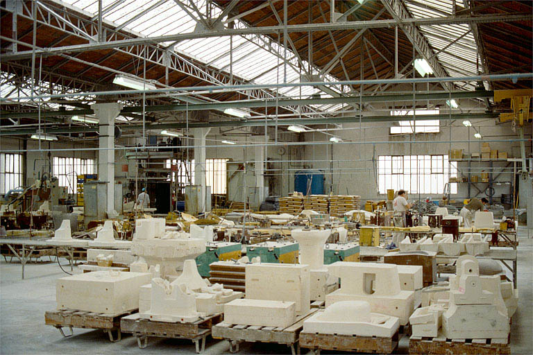Atelier de coulage des moules (12), intérieur.