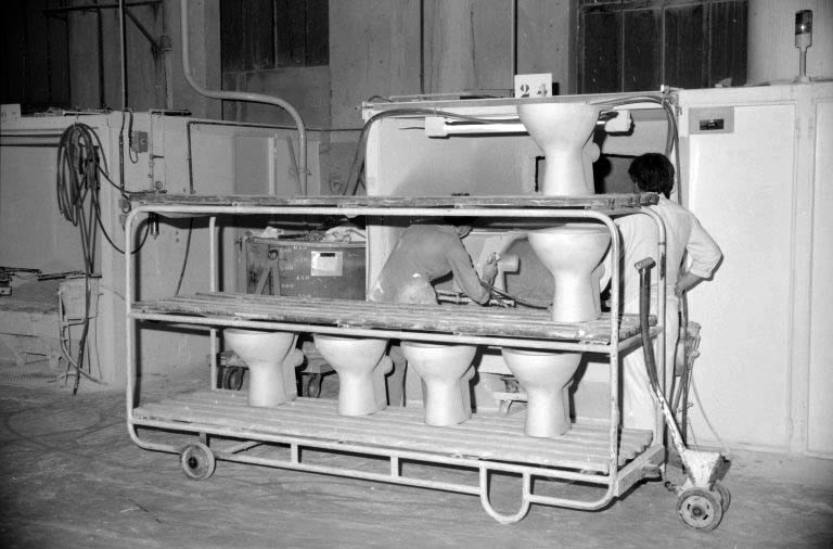 Atelier (9) : cabine d'émaillage.