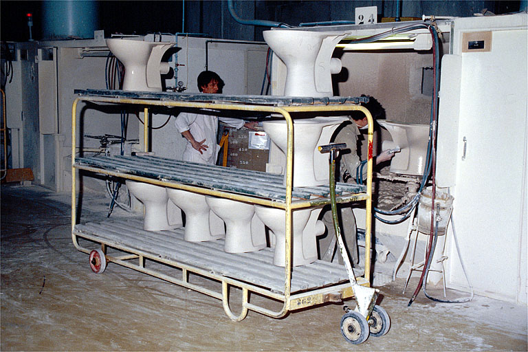 Atelier (9) : cabine d'émaillage.